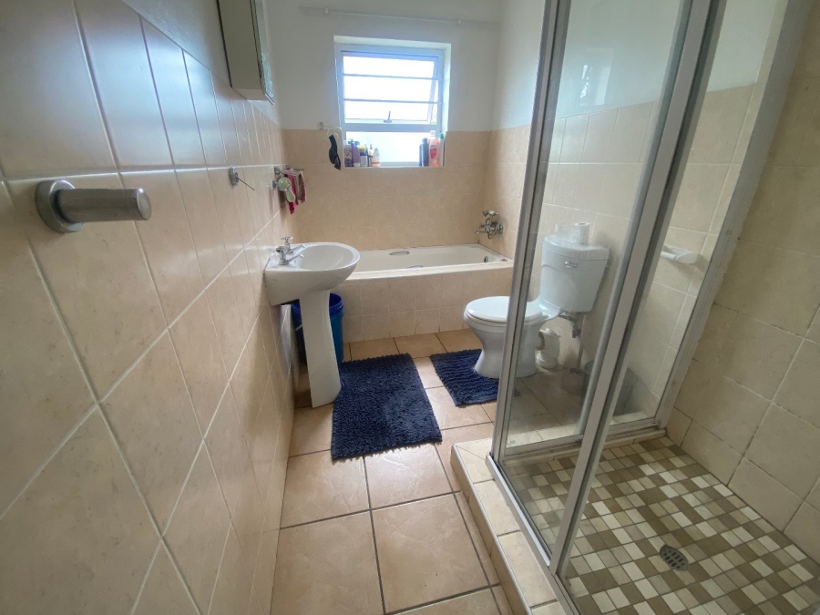 To Let 4 Bedroom Property for Rent in Gonubie Eastern Cape